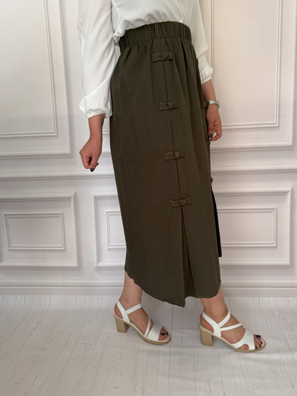 نمای بغل دامن یشمی کتان در تن مانکن