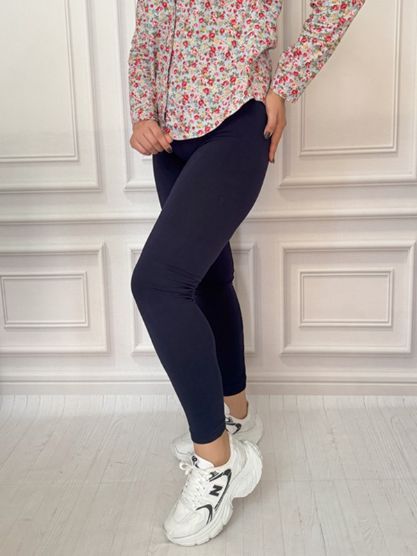 ساپورت نخی زنانه سرمه‌ای جذب و راحت، نمای بغل روی مانکن