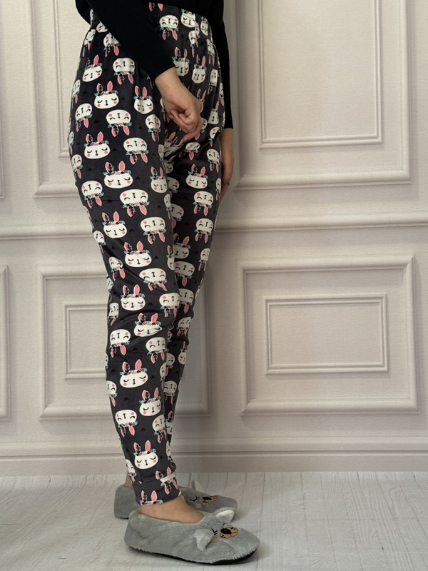 شلوار راحتی زنانه مخمل حوله ای طرح دار لگ مچ دار، با طرح خرگوش، جنس نرم و کشسان، کمر تمام کش، فری سایز ۳۶ الی ۴۸