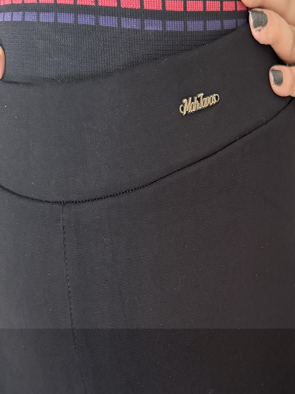 لگ نخی زنانه مشکی با کمر کشی کامل، نمای جلو روی مانکن