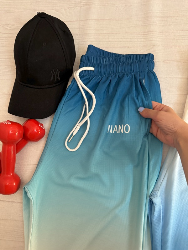 نمای جیب کاربردی شلوار زنانه آبرنگی سبز یاسی روی زمین