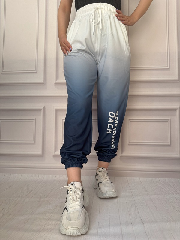 نمای مچدار شلوار زنانه آبرنگی طوسی در تن مانکن