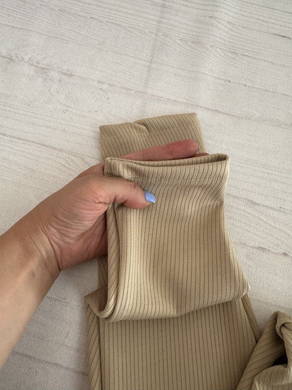 لگ زنانه کبریتی کرم با بافت کشی و ضخامت متوسط