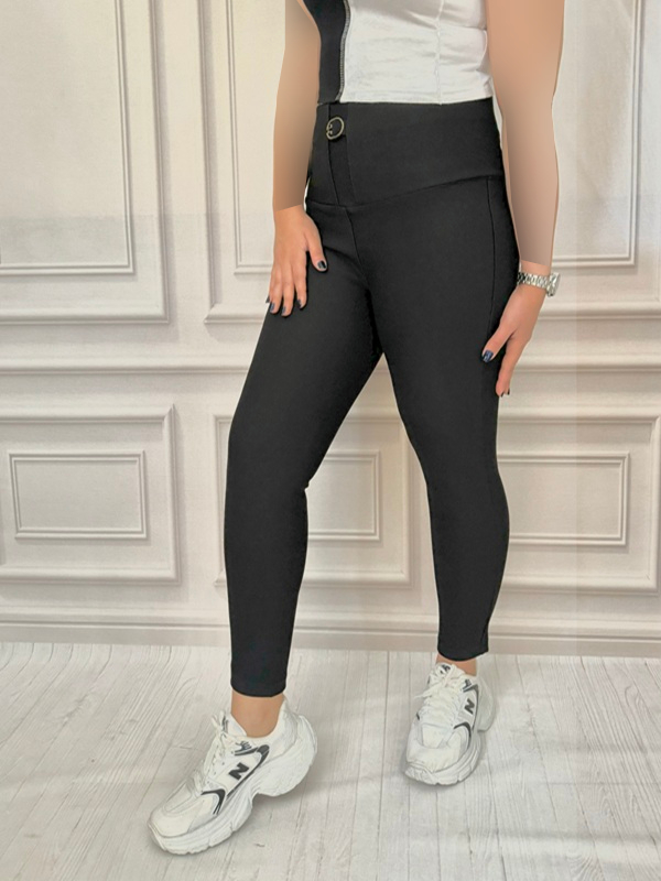 شلوار زنانه سوزنی گن‌دار با فرم جذب، نمای بغل در تن مانکن