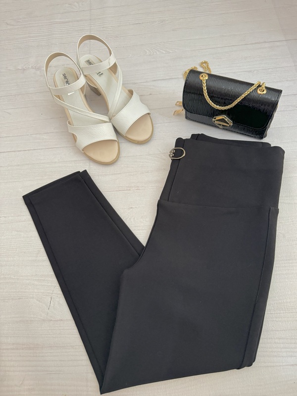 نمای کامل شلوار زنانه سوزنی گندار روی زمین