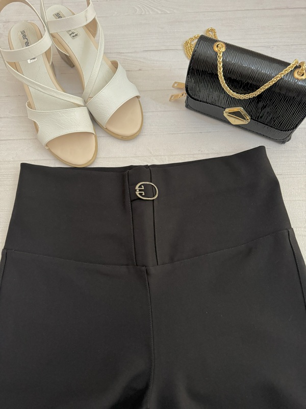 نمای کمر شلوار زنانه سوزنی گندار از جلو روی زمین