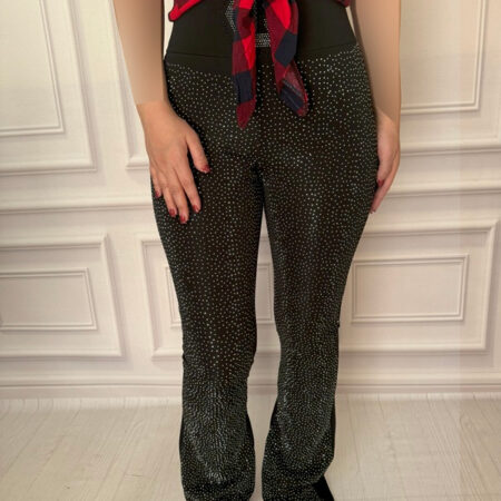 شلوار غواصی زنانه نقره‌ای نگین‌دار با مدل دمپا، نمای جلو در تن مانکن