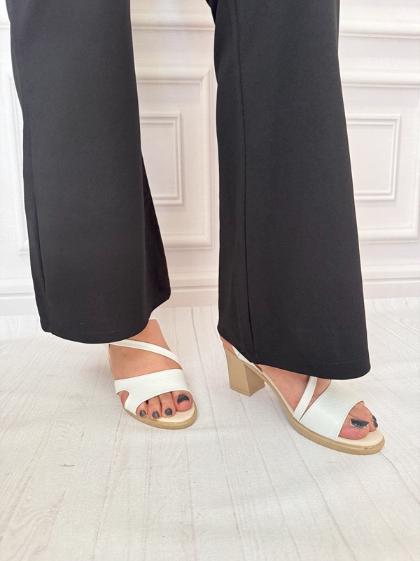 نمای پایین دمپای شلوار مشکی کرپ مازراتی دمپا در تن مانکن