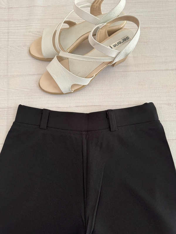 نمای پشت کمر کشی شلوار مشکی کرپ مازراتی دمپا روی زمین