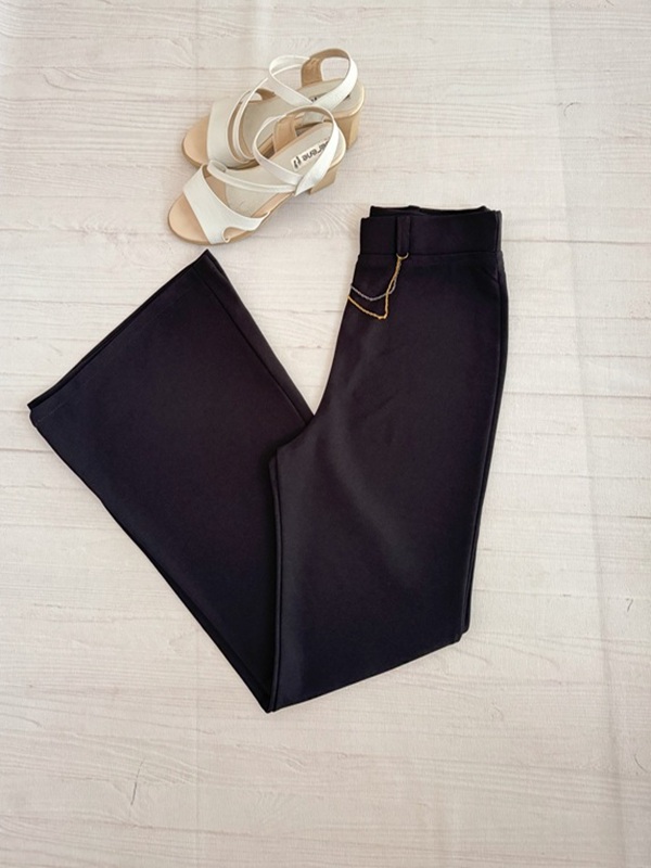 نمای کامل شلوار مشکی کرپ مازراتی دمپا با قد ۱۰۰ سانتیمتر روی زمین