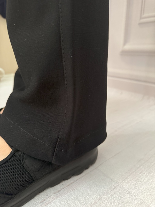 دمپای شلوار زنانه نخ سوزنی با فرم آزاد در تن مانکن