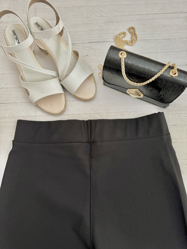 پشت کمر شلوار زنانه نخ سوزنی – تمام کش و طراحی مینیمال برای راحتی بیشتر