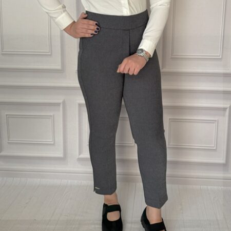 نمای جلو شلوار زنانه نخ سوزنی چاک‌دار – رنگ طوسی – فیت آزاد با کمر ساده