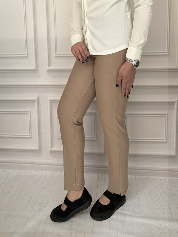 نمای بغل شلوار کرم چاکدار زنانه – راحت و شیک