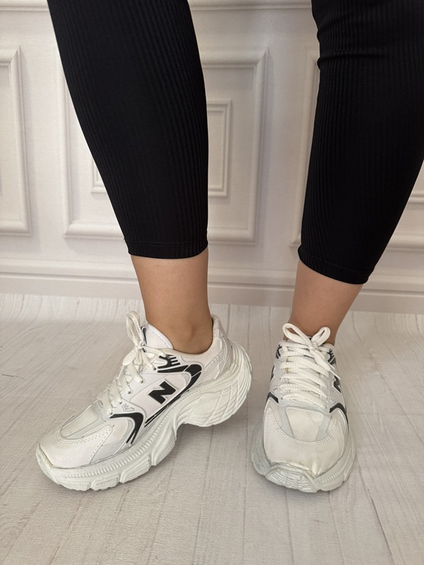 لگ زنانه کبریتی مشکی با قد ۹۰ و فیت جذب در پایین ساق