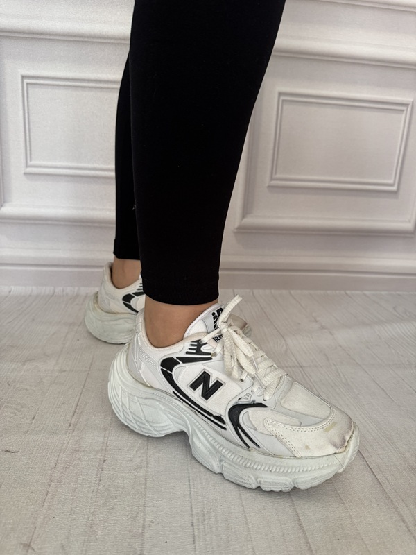 دمپای ساپورت تو پشمی مشکی از نمای جانبی، مدل جذب و فیت پا، گرم و مناسب برای استایل روزمره