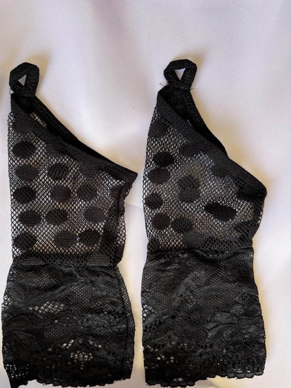 دستکش توری خالدار مشکی از ست لباس خواب سهتکه ANAHEL