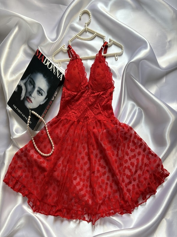 نمای کامل لباس خواب توری کاپدار سهتکه قرمز ANAHEL از جلو