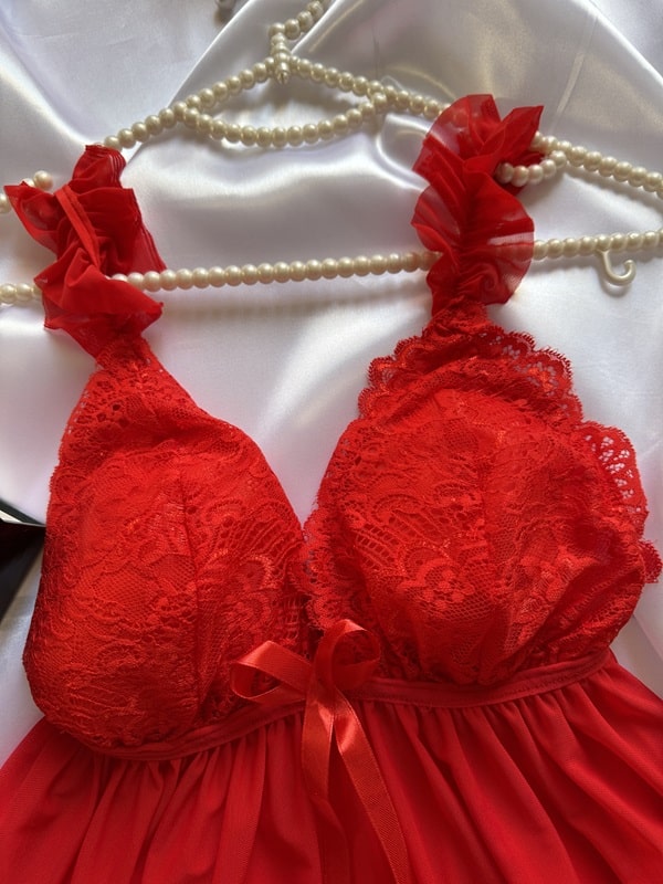 نمای جلوی سوتین توری لباس خواب حریر دو تکه قرمز SITA