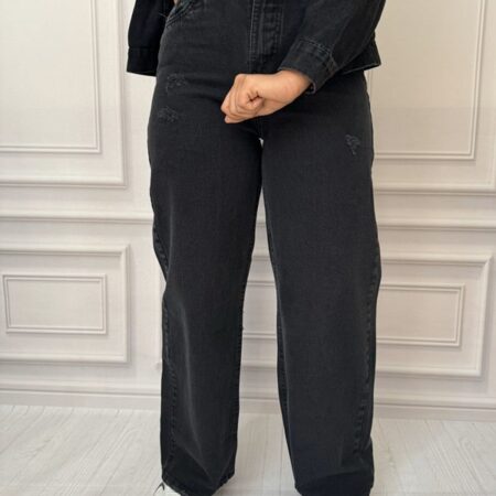 شلوار زنانه جین بگ رنگ زغالی، نمای تمام قد، فاق بلند، مدل بسیار گشاد، جنس جین با کیفیت بدون کش، دارای طرح زاپ (سایز ۳۸ تا ۴۶)