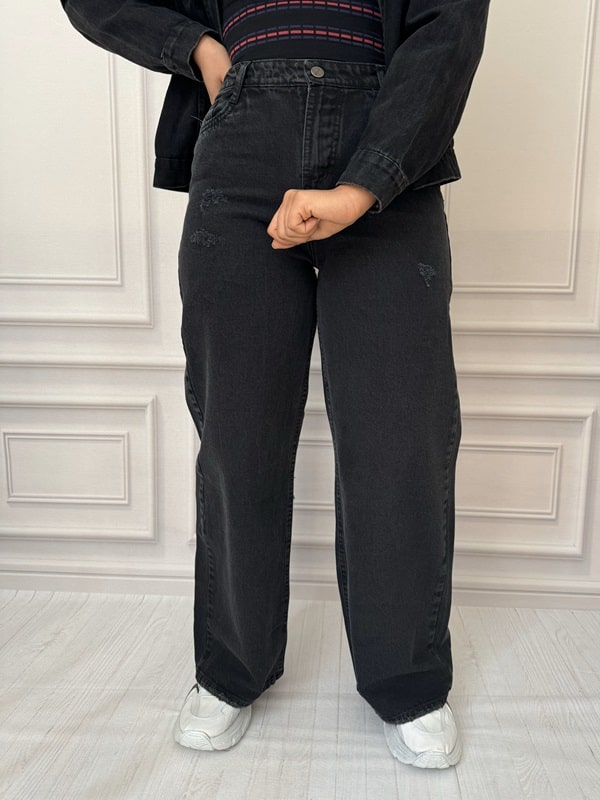 شلوار زنانه جین بگ رنگ زغالی، نمای تمام قد، فاق بلند، مدل بسیار گشاد، جنس جین با کیفیت بدون کش، دارای طرح زاپ (سایز ۳۸ تا ۴۶)