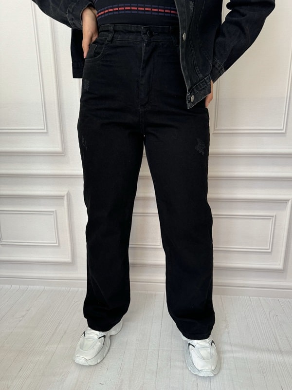 شلوار زنانه جین بگ رنگ مشکی، نمای تمام قد، فاق بلند، مدل گشاد، جنس جین با کیفیت بدون کش، دارای طرح زاپ، مناسب استایل کژوال (سایز ۳۸ تا ۴۶)