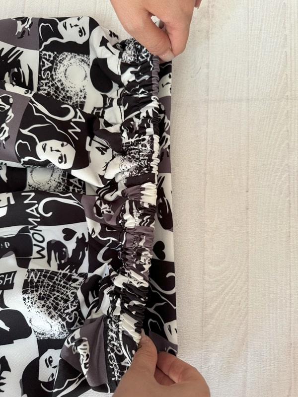 شلوار پارچه ای بگ زنانه طرح چهره زن گرافیکی نمای پشت کمر شلوار