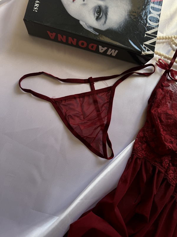 نمای شورت لامبادای حریر زنانه از ست لباس خواب زرشکی