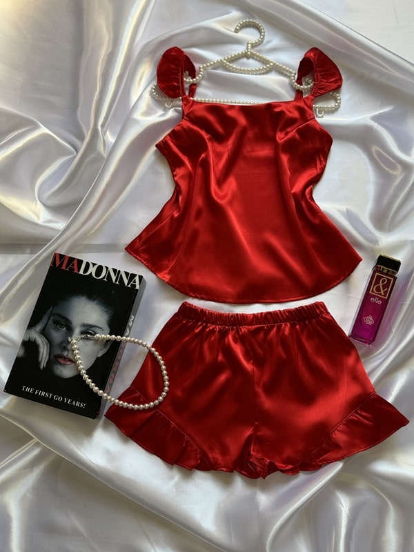 لباس خواب ساتن زنانه قرمز، ست تاپ و شورتک، ساتن براق و لطیف، ایده آل برای هدیه ولنتاین و مناسبت‌های خاص، بند قابل تنظیم