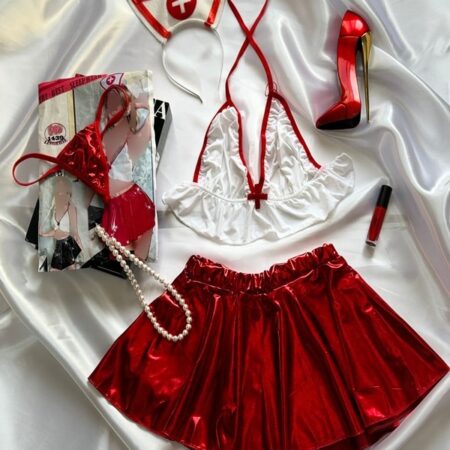 لباس خواب فانتزی پرستاری ۴ تکه، سوتین گره‌ای، دامن لاتکس براق قرمز، شورت لامبادا و تل پرستاری، فری سایز ۳۶ تا ۴۲