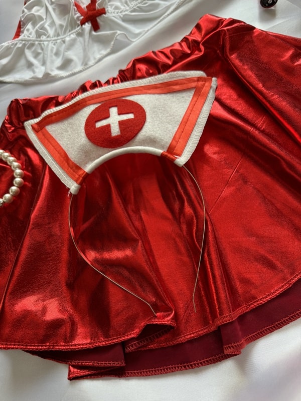 تل پرستاری ست لباس خواب فانتزی پرستاری، دامن کوتاه لاتکس براق قرمز، مناسب برای بازی‌های شبانه و عکاسی فانتزی، ست ۴ تکه