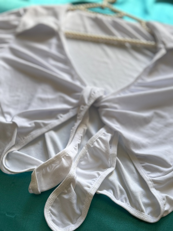 لباس خواب دخترانه با گره جلوی نیم‌تنه سفید